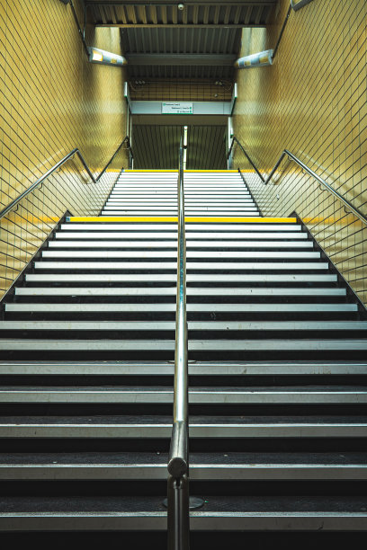 火车站楼梯及隧道图片下载