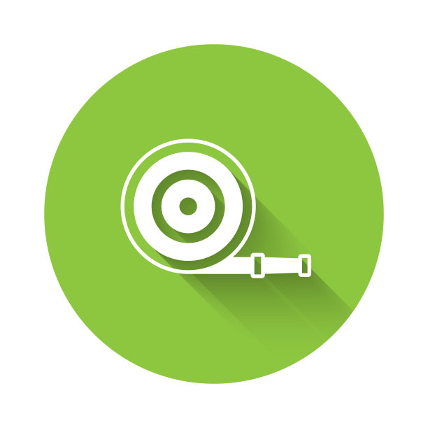 白色消防软管卷轴图标与长阴影背景隔离。绿色圆形按钮。向量图片下载