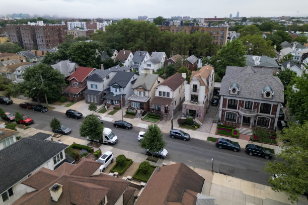 从楼顶俯瞰附近的景色。图片下载