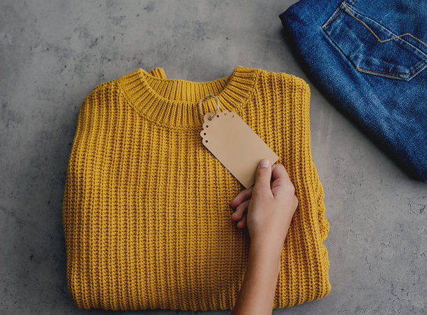 二手衣柜的主意。循环时尚，环保可持续购物，节俭购物理念图片下载