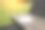 笔记本电脑和自然。笔记本电脑放在被森林包围的木桌上。特写镜头图片下载