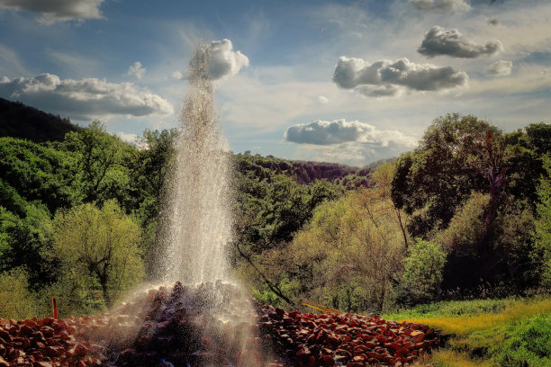 艾菲尔自然保护区的冷水间歇泉图片下载