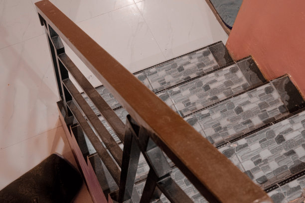 房子里楼梯的景色。图片下载