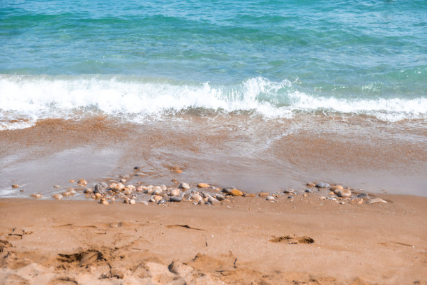 海滩上的石头图片下载