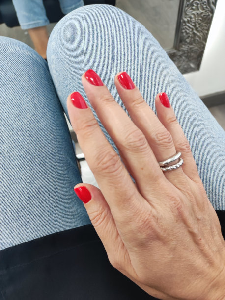 红指甲美甲图片下载
