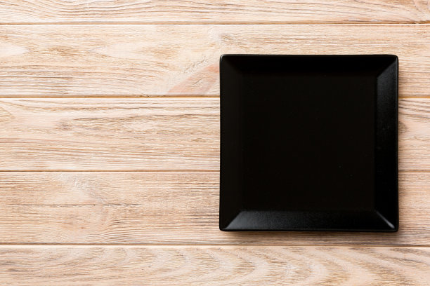 木制背景上的空方板的顶视图。为你的设计留出空间图片下载