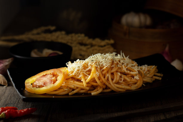 意大利肉酱面配奶酪。图片下载