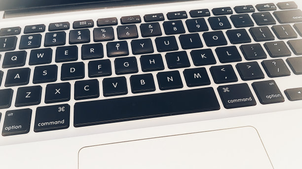 笔记本电脑近景键盘图片下载