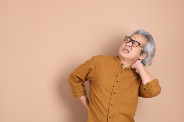 戴眼镜的男人图片下载