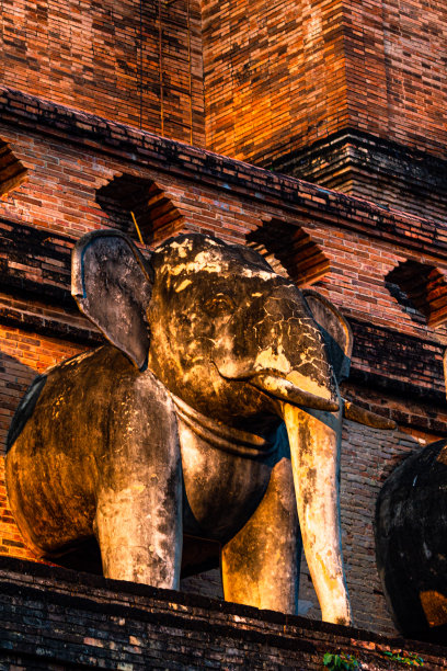 清迈的大象雕像

(泰国佛教神话与民间传说中的神像:泰国寺庙之旅)图片下载