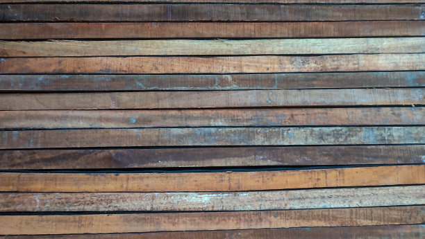 成堆的木头图片下载