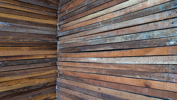 成堆的木头图片下载