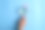 双手捧着黄色快乐的笑脸。心理健康积极思维和成长心态，心理健康保健恢复幸福情绪。微笑与保健理念。图片下载