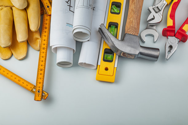 白色背景上的建筑工具。图片下载