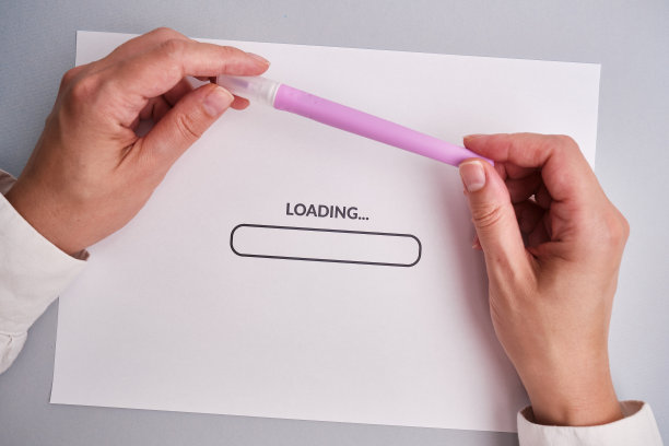 在浅色背景上加载图标。加载吧概念，创意开始。插图图片下载