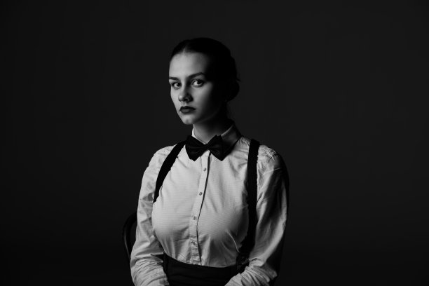 白人女性黑白肖像图片下载