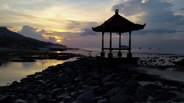 印度尼西亚巴厘岛，早晨的海滩景色图片下载