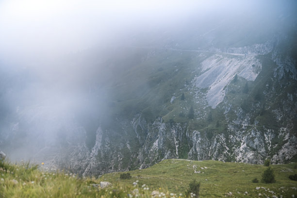 山中的宁静图片下载