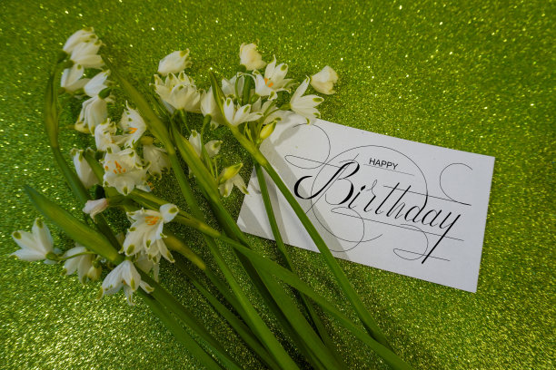 明信片，互联网的横幅，平铺着生日的问候，用题词——生日快乐图片下载