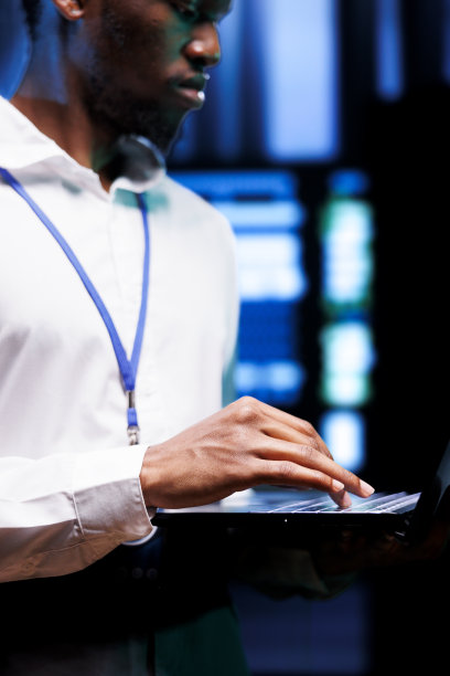 管理员正在验证服务器事件日志图片下载