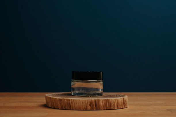 罐子在自然的舞台和复制空间的地方图片下载