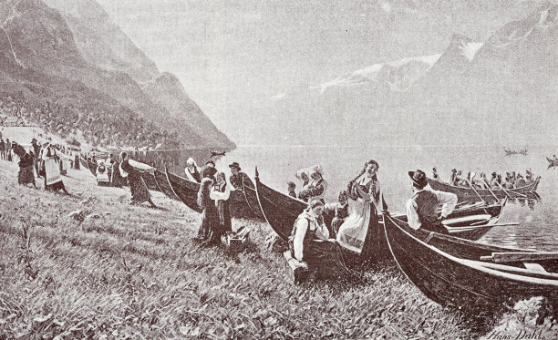 在挪威的乌伦斯万，男男女女乘船抵达教堂图片下载