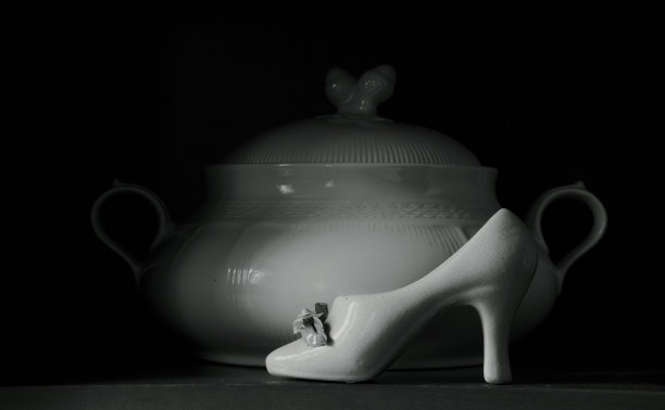 陶器:英式沙拉碗和芭蕾舞鞋图片下载