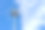 低角度看泛光灯杆对天空图片下载