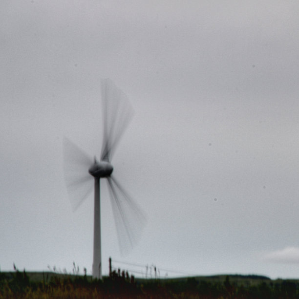 运行中的风力涡轮机图片下载