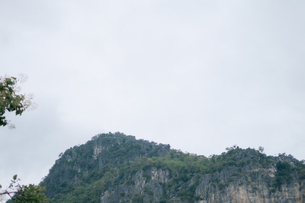 青山和蓝天图片下载