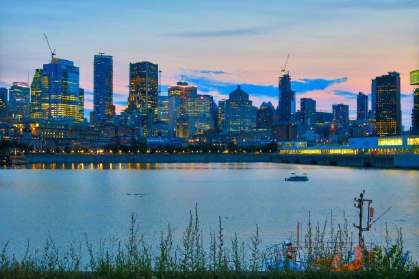 黄昏的蒙特利尔港图片下载