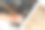 专业杂工的手和打开的装满设备的工具包的特写图片下载