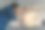 穿着制服的专业男性工人在厨房修理现代炊具罩图片下载
