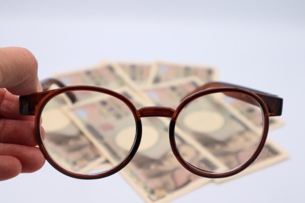 戴眼镜者图片下载