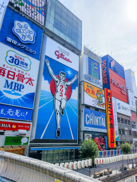 7月30日:新斋桥是日本大阪最受欢迎的购物区之一。图片下载