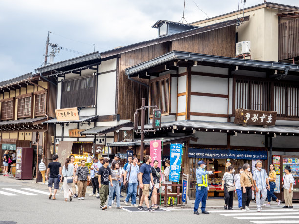 日本，高山- 2023年7月29日:高山老城三町Suji，三町街图片下载