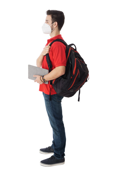 学生戴口罩的侧面视图图片下载