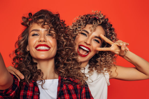 两个漂亮女孩的照片图片下载