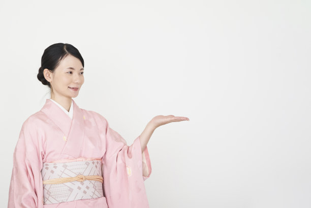 穿着日本传统服装和服的妇女图片下载