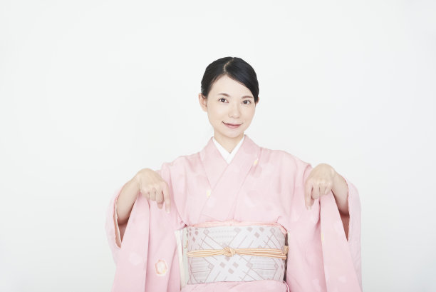 穿着日本传统服装和服的妇女图片下载