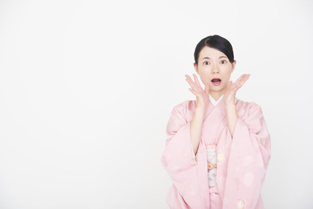 穿着日本传统服装和服的妇女图片下载