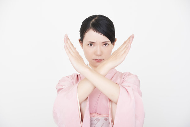 穿着日本传统服装和服的妇女图片下载