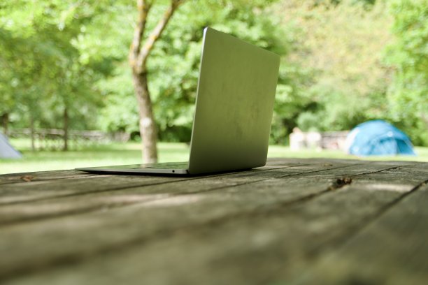 自然界中的计算机设备图片下载