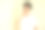 年轻卷曲的男子穿着白色t恤思考手势和表情。图片下载