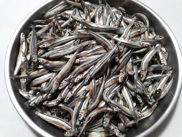 煮熟的小鱼，为亚洲料理增添风味，特写照片图片下载