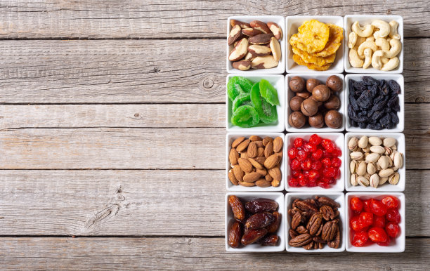 混合干的和糖的水果和坚果图片下载