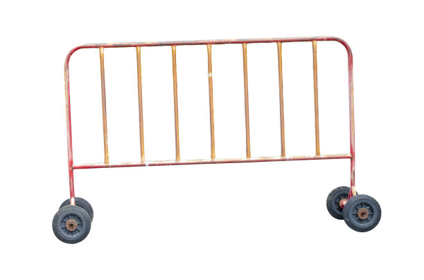 老钢交通障碍孤立在白色背景与剪辑路径图片下载