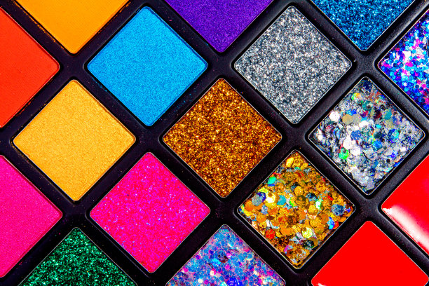 眼影盘，闪闪发光，颜色鲜艳，深浅不一图片下载