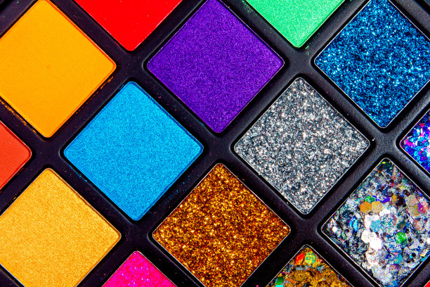 眼影盘，闪闪发光，颜色鲜艳，深浅不一图片下载