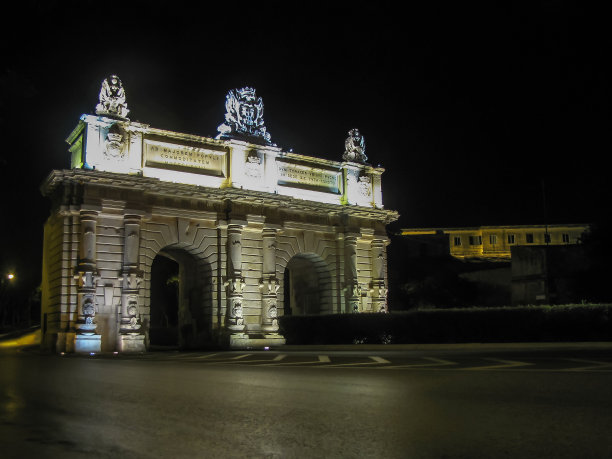 夜晚的标志性门户图片下载